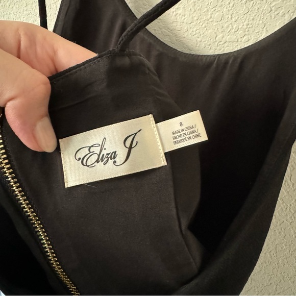 MOVING SALE, make an offer! | Black zip-back crop top, gold zipper - Picture 3 of 3